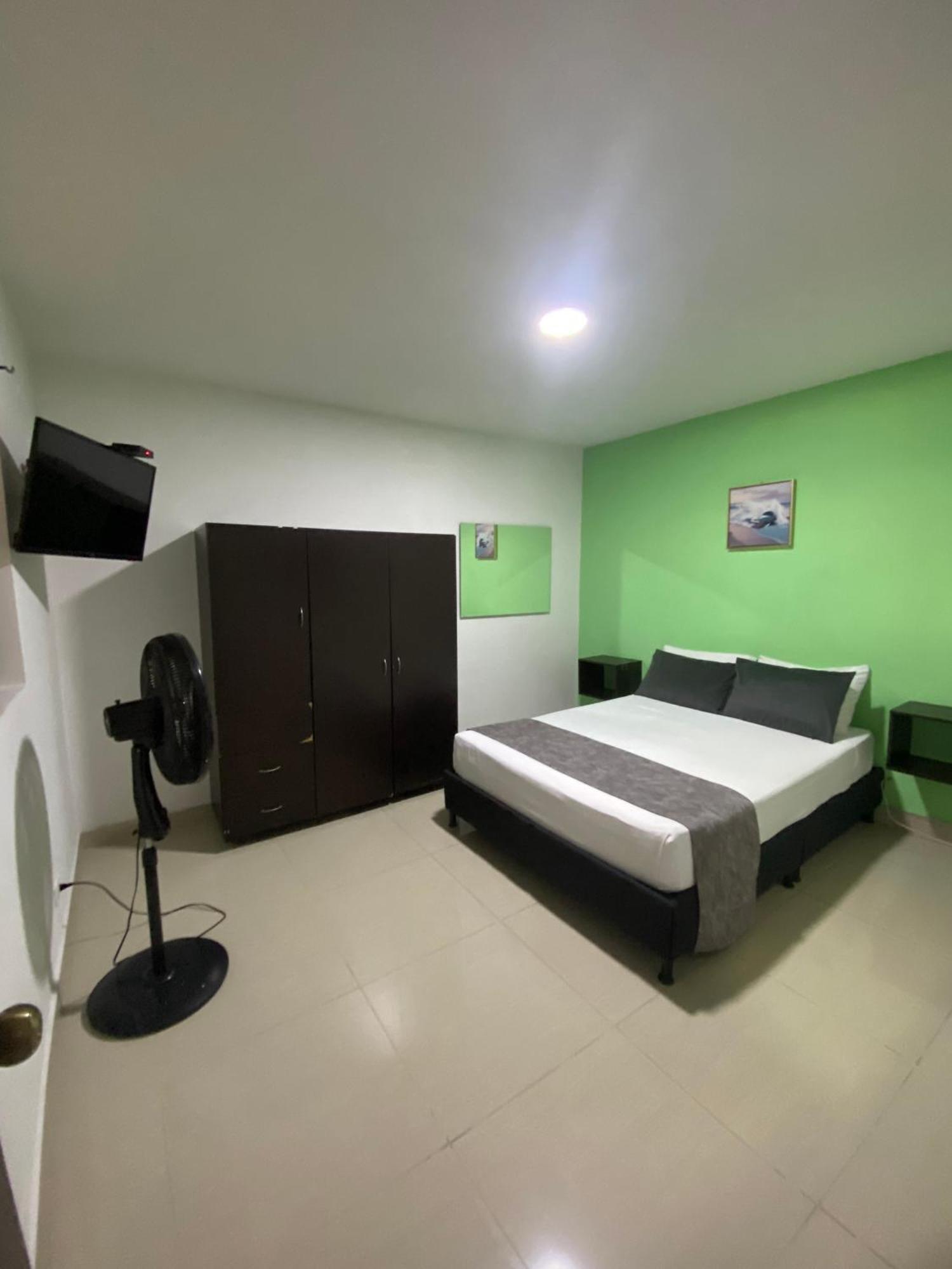 33 Hotel Bulerias 麦德林 外观 照片