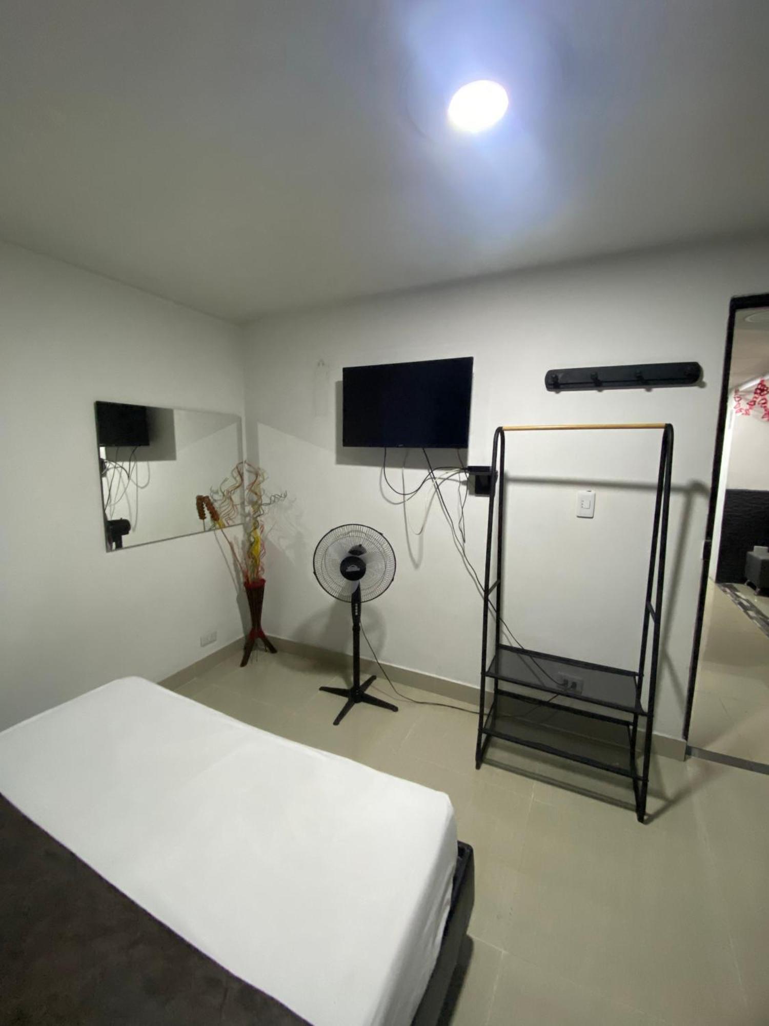 33 Hotel Bulerias 麦德林 外观 照片